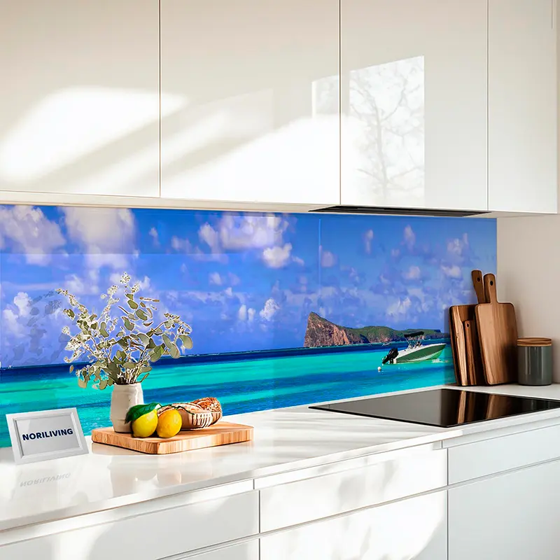 Blaue Küchenrückwand mit tropischem Meermotiv