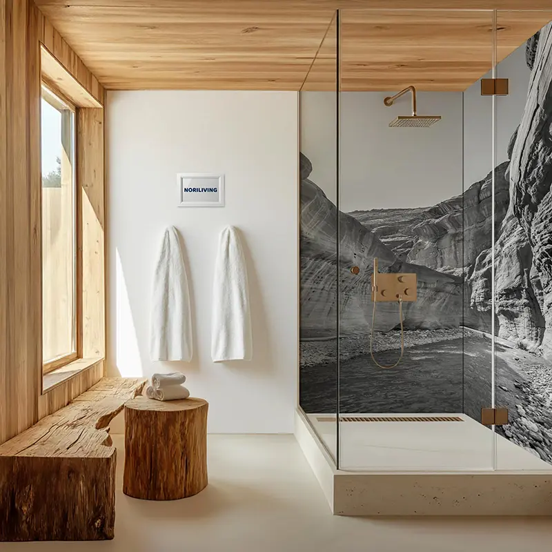 Helles Holzbad mit Glasdusche und Felsmotiv