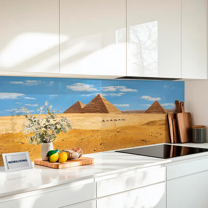 Glasrückwand mit Pyramiden- und Wüstenmotiv