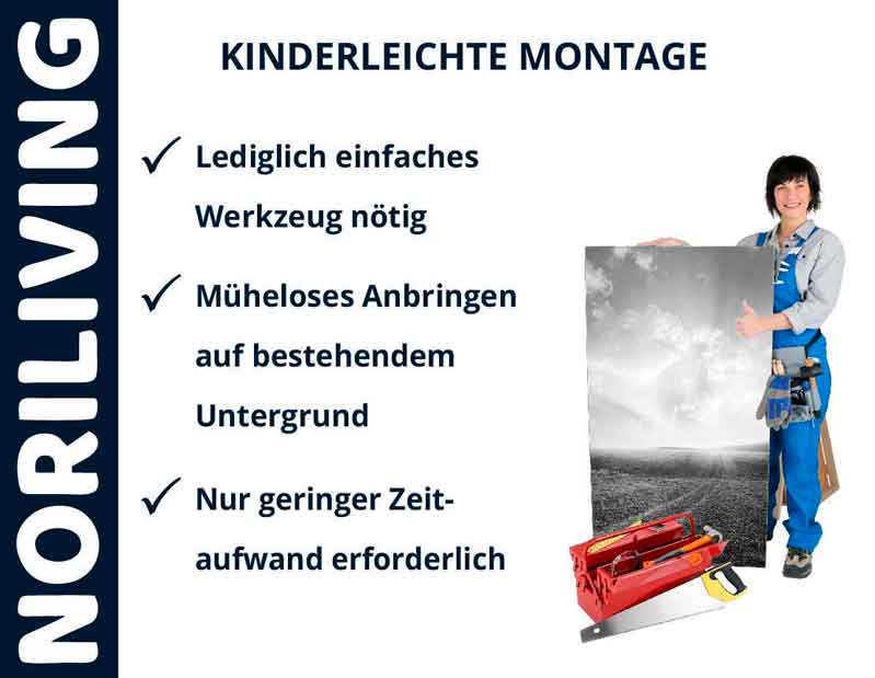 Person zeigt kinderleichte Montage von Wandbild mit Werkzeug und Checkliste: Einfaches Werkzeug nötig, müheloses Anbringen, geringer Zeitaufwand.