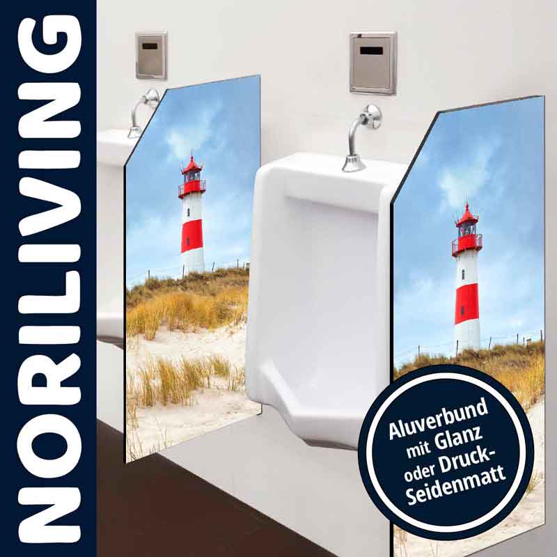 Urinaltrennwand mit Leuchtturm-Motiv auf Aluverbund-Material in einer öffentlichen Toilette