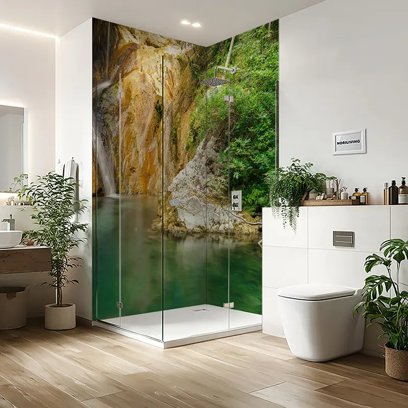 Modernes Bad mit Glasdusche und Landschaftsbild