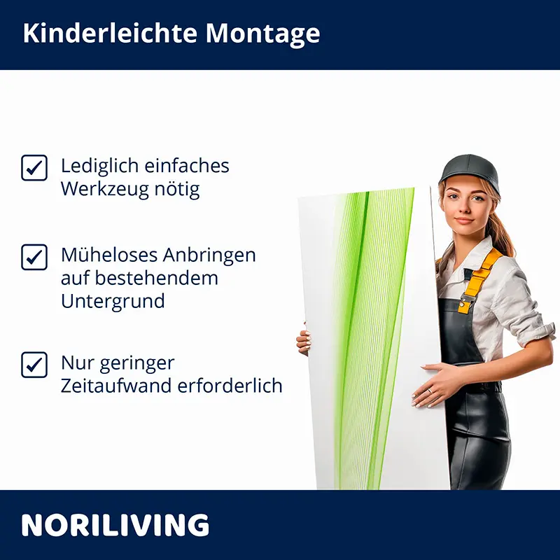 Frau hält Paneel neben Checkliste zur einfachen Montage
