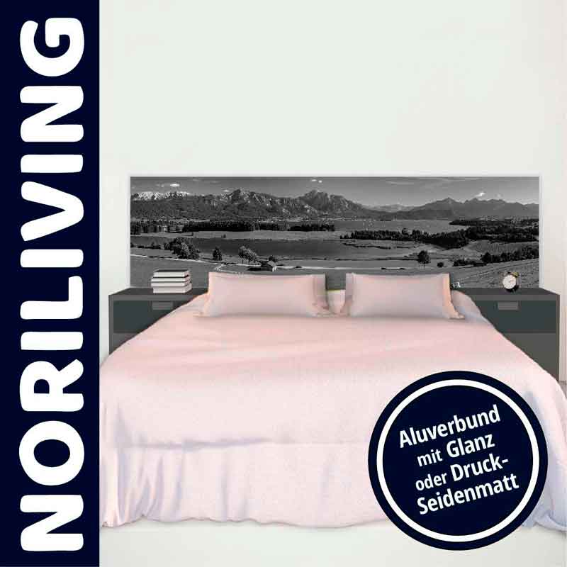 Schlafzimmer mit Bett und Fototapete eines Alpenpanoramas, angeboten von Noriliving