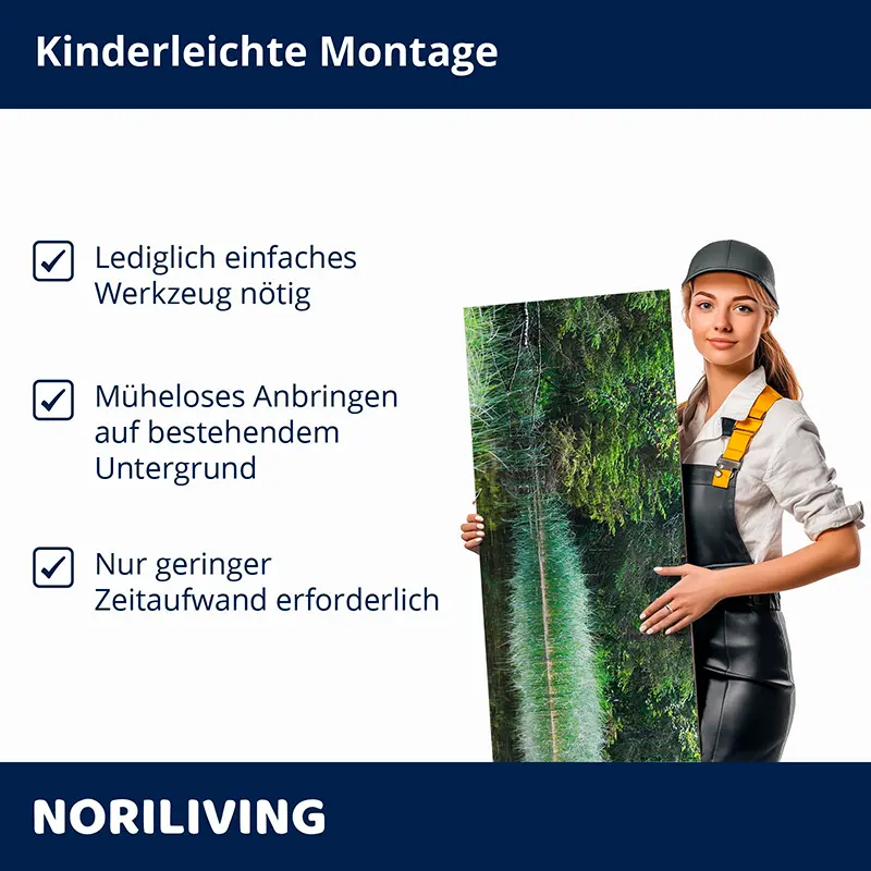 Frau hält Wandbild Waldmotiv, kinderleichte Montage