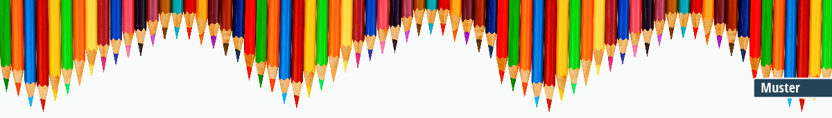 Mehrfarbige Buntstifte in einer wellenförmigen Reihe angeordnet