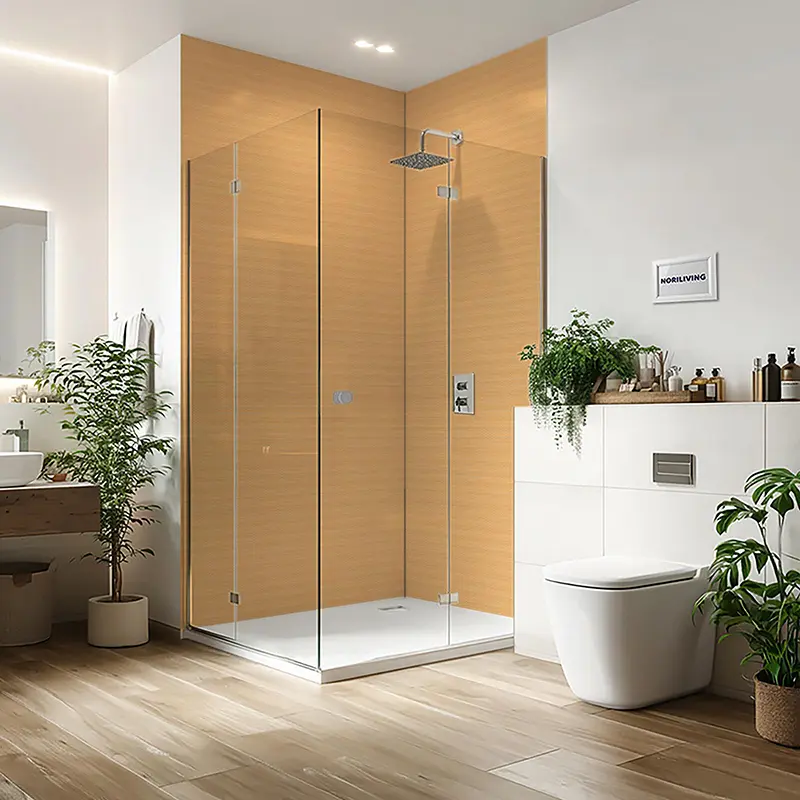 Moderne Glasdusche in hellem Badezimmer mit Pflanzen