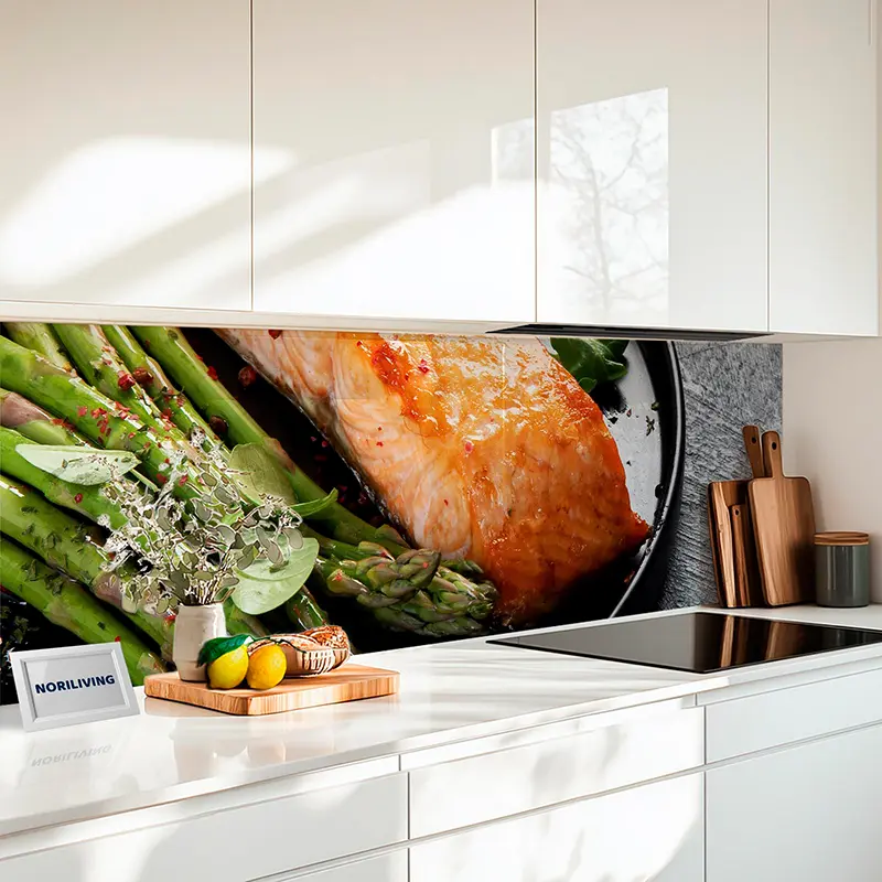 Glasrückwand mit Lachs- und Spargelmotiv in moderner Küche