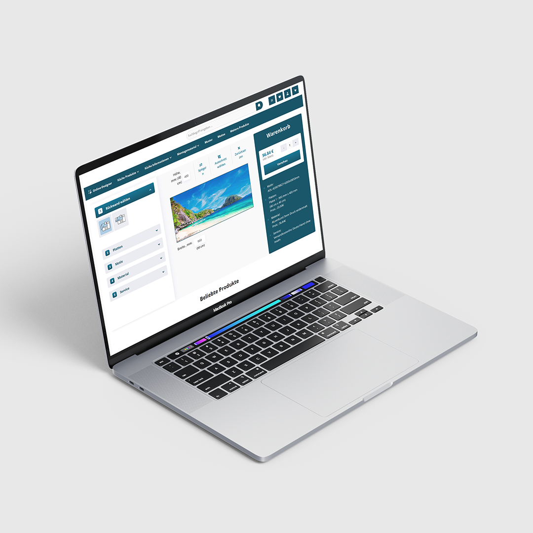 Geöffneter Laptop zeigt Online-Shop Produktansicht