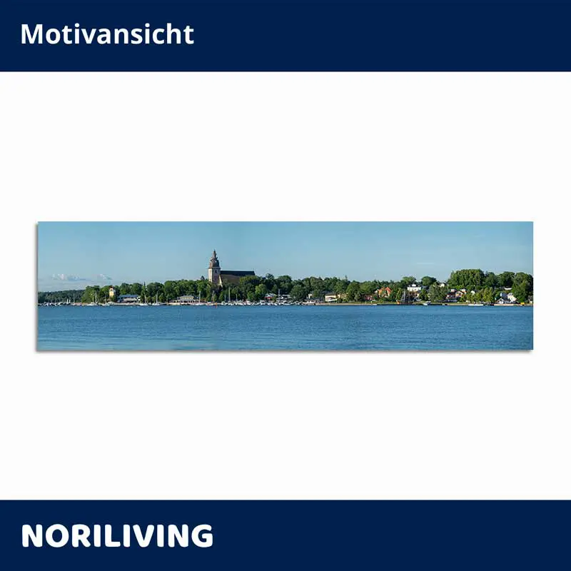 Panoramafoto Küste mit Kirche und Segelboote