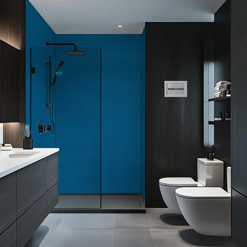 Elegantes Bad mit Dusche, schwarzen Armaturen und WC