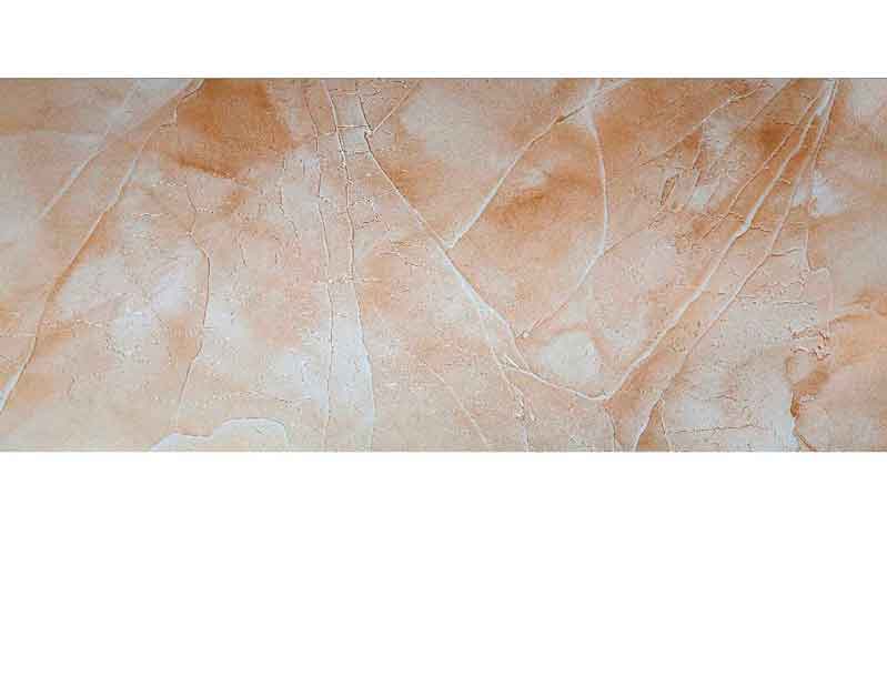 Marmorfliese mit beige-weißer Struktur und glänzender Oberfläche