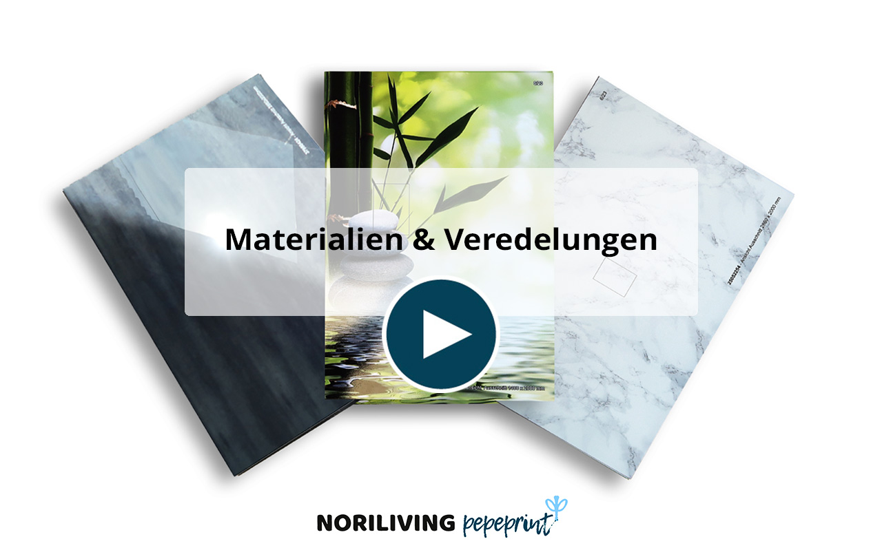 Drei Kataloge mit verschiedenen Materialien und Veredelungen, darunter einer mit Bambus-Motiv, auf weißem Hintergrund.