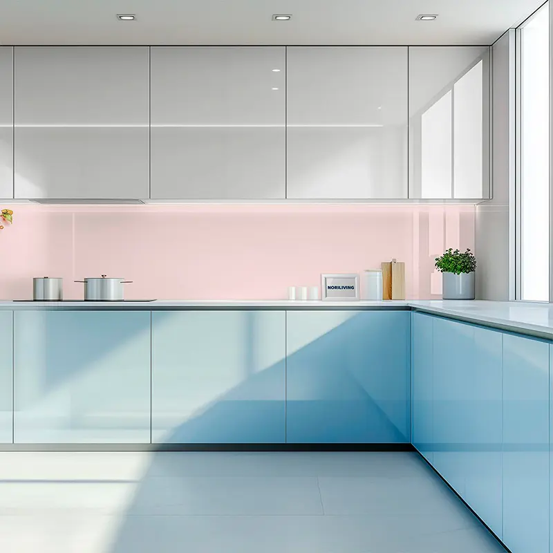 Minimalistische Küche mit rosa Rückwand und Topf