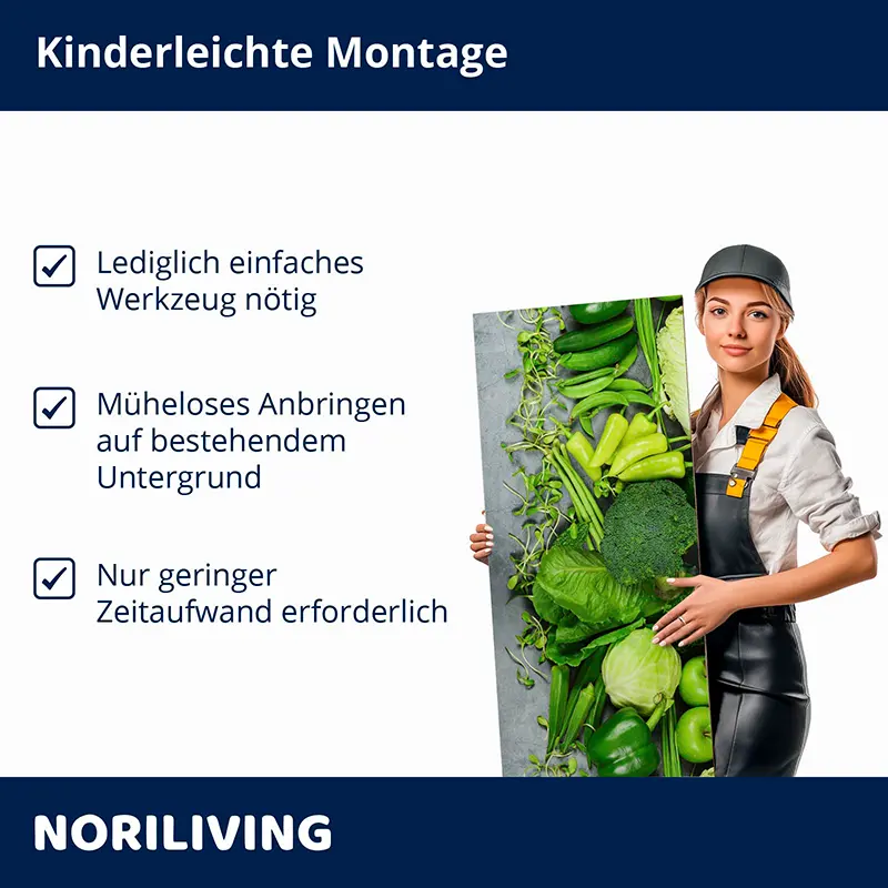 Frau hält grünes Wandpanel mit Gemüse-Motiv