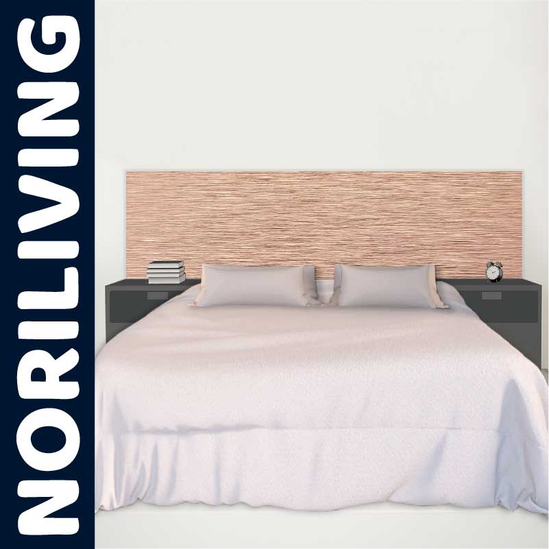Schlafzimmer-Set von NORILIVING mit einem modernen Bett mit hellem Bettbezug, zwei Kissen, Holz-Kopfteil und Nachttischen mit Wecker und Büchern.