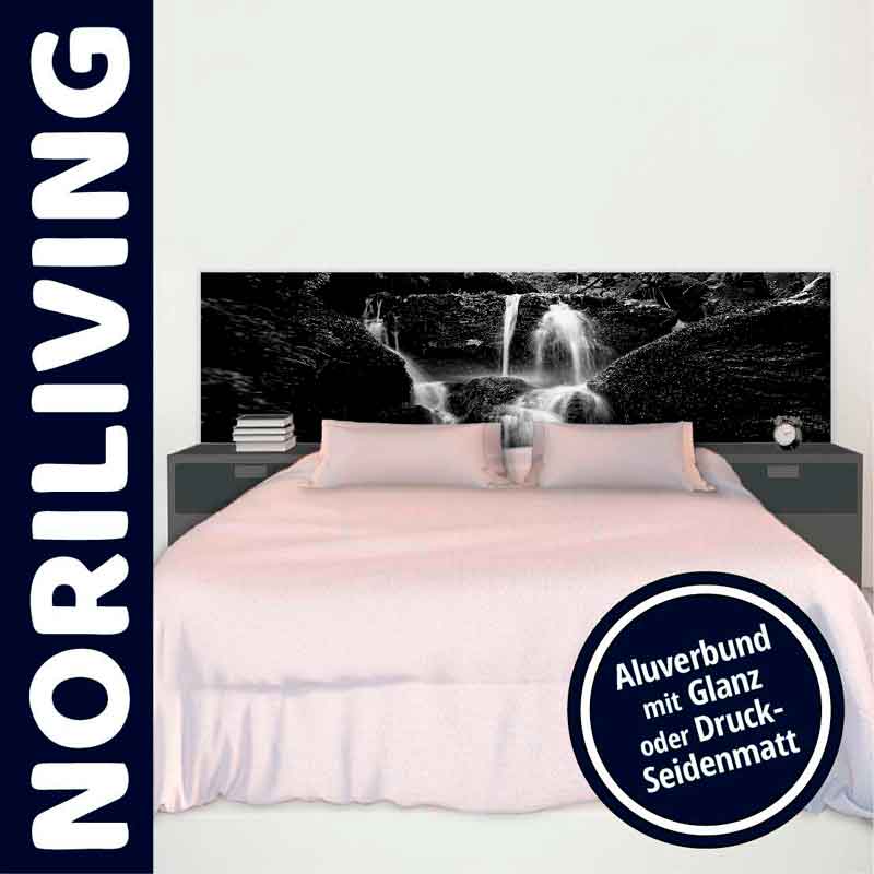 Minimalistisches Schlafzimmer mit Bett und Wasserfall-Kopfteil vor hellen Wänden