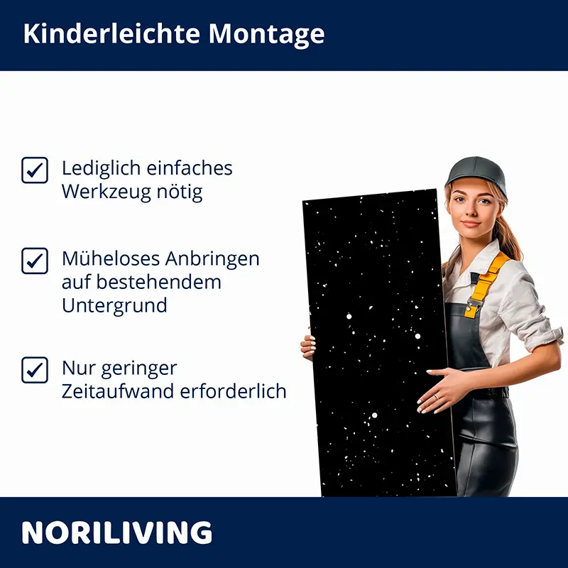 Frau hält Noriliving Paneel mit Montagehinweisen