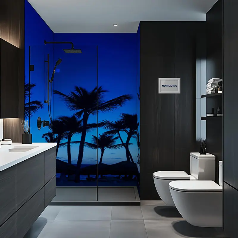 Modernes Bad mit Glasdusche und Palmenbild