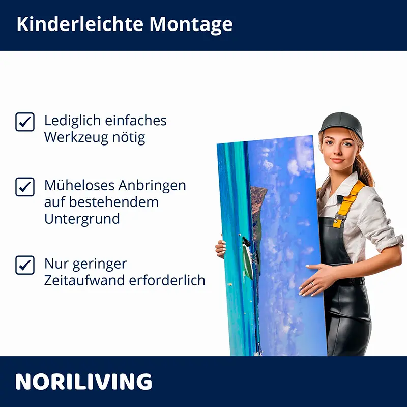 Handwerkerin hält großes Strand-Wandbild zur Montage