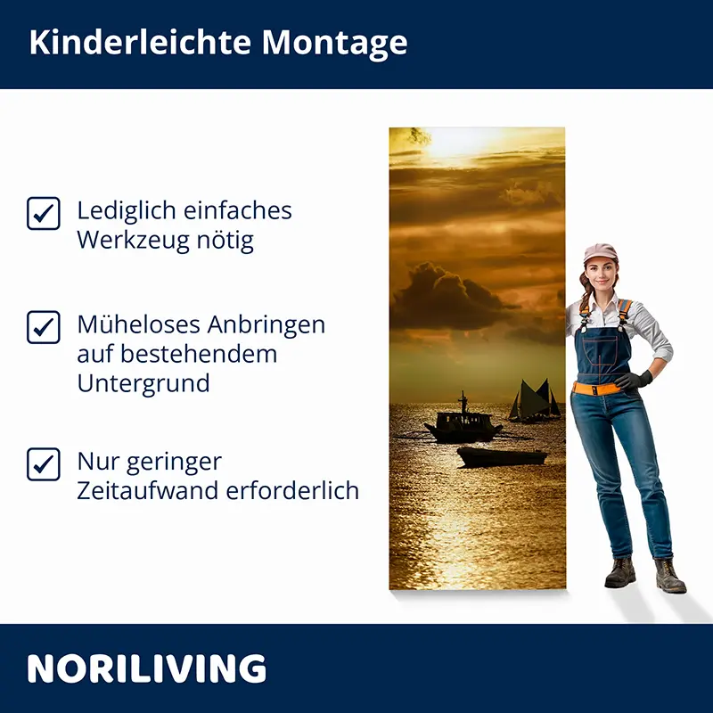 Frau zeigt Wandbild Sonnenuntergang und Montage-Checkliste