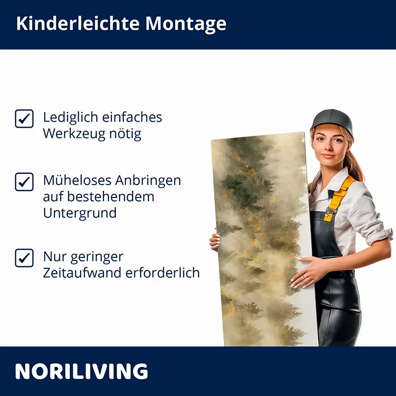 Frau mit Handwerker-Outfit hält dekoratives Wandpaneel