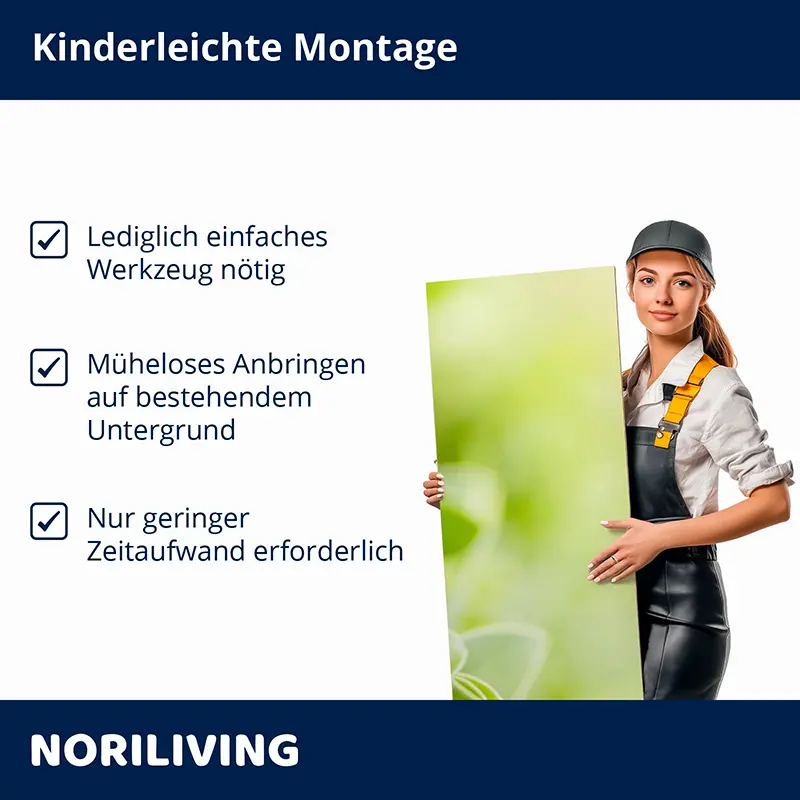 Frau in Arbeitskleidung hält grünes Montagepaneel