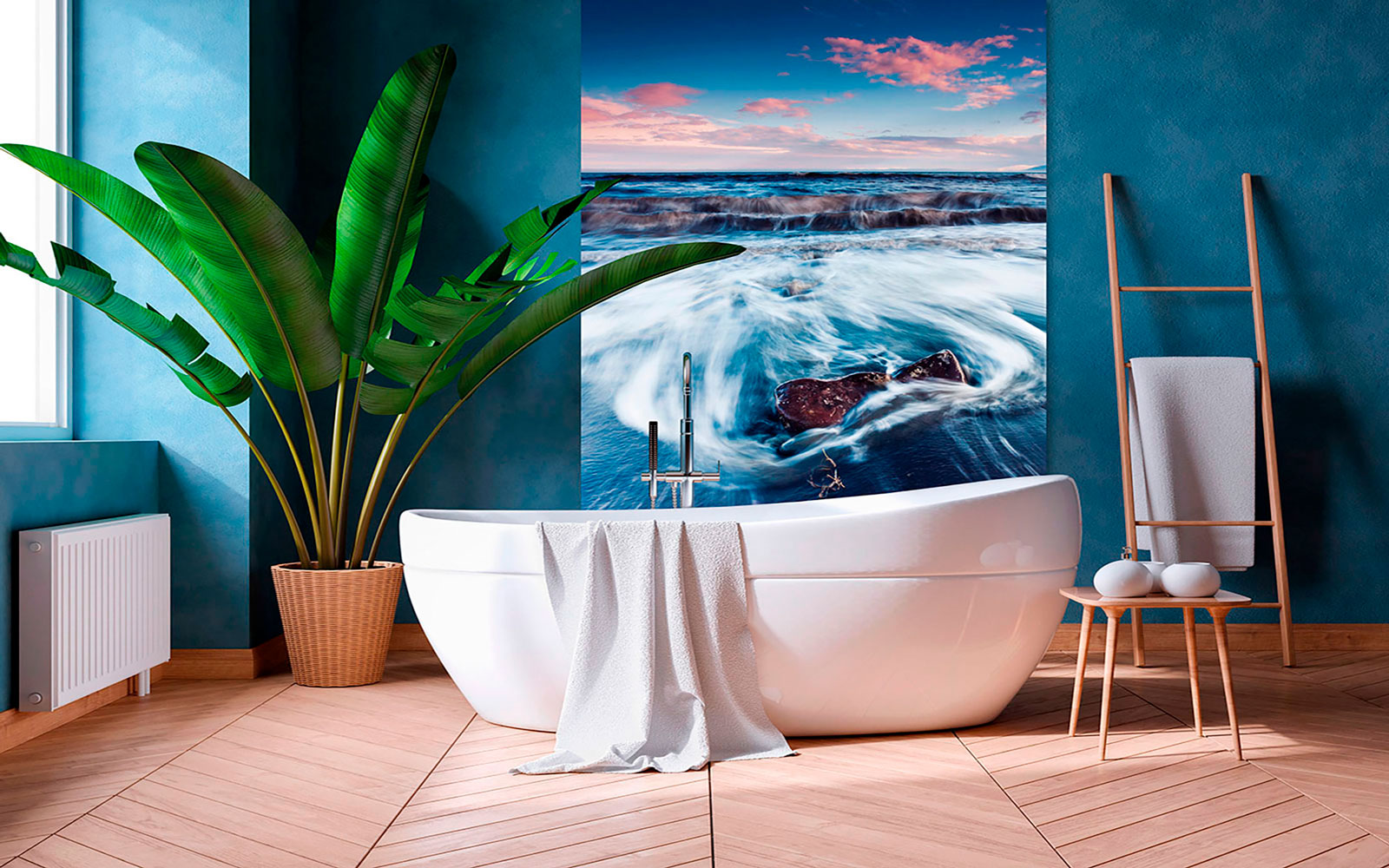 Modernes Badezimmer mit freistehender Badewanne, großer Pflanze und Wandbild eines Meeres im Hintergrund