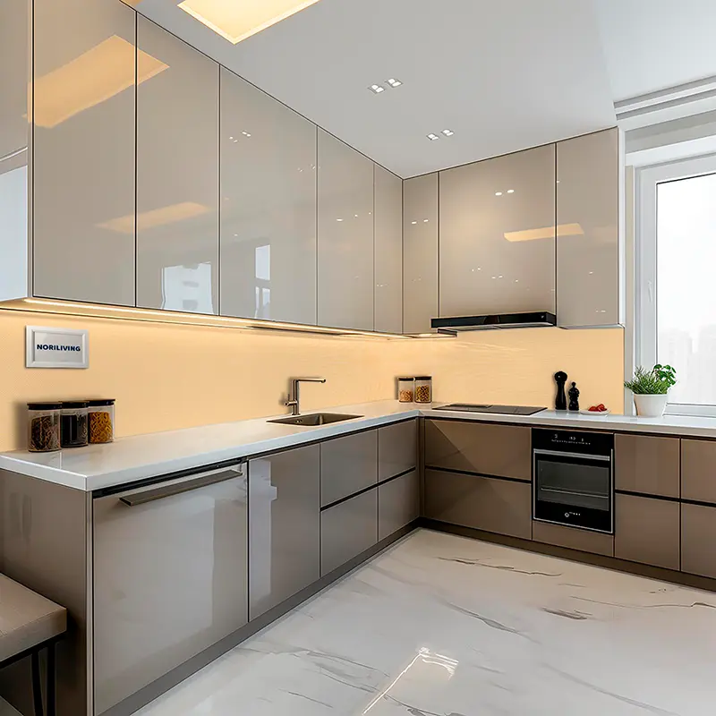 Eckküche mit Spüle, Herd und LED-Beleuchtung