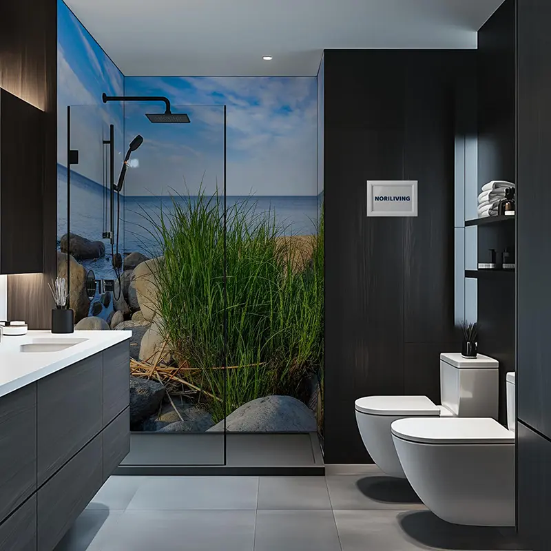Modernes Bad mit Glasdusche und Küstenmotiv