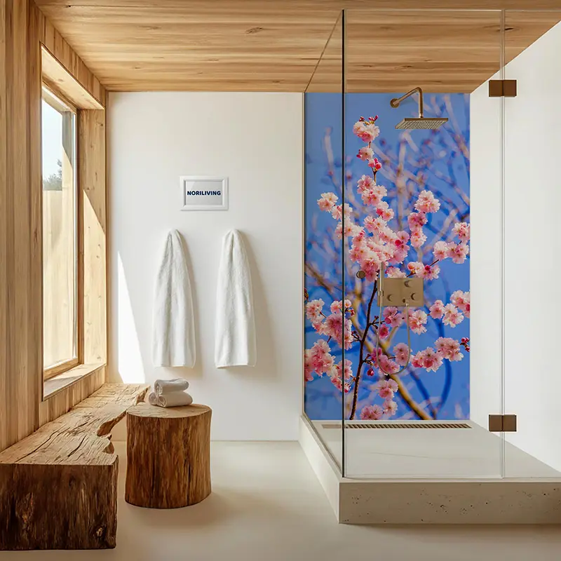 Moderner Badbereich mit Glasdusche und Kirschblütenmotiv