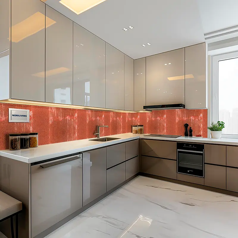 Eckküche mit Hochglanzfronten und rotem Rückwandpaneel