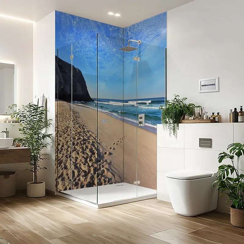 Badezimmer mit Dusche und Strandwandbild